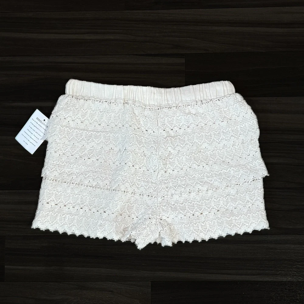 Ocean Drive Cream Colored Ruffled Shorts - Picture 3 of 9